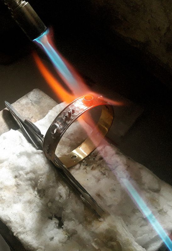 How To Select A Custom Jewelry Manufacturer?